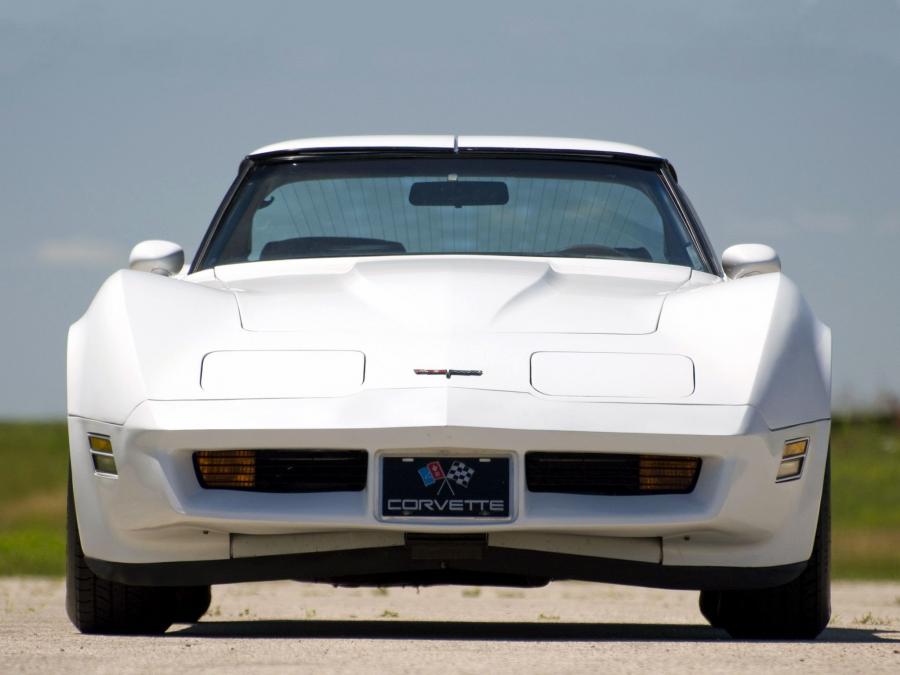  Chevrolet Corvette 1980 года  (фото 16 из 25)